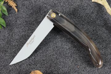 Couteau de poche régional Montségur rustique corne marbrée acier 12c27