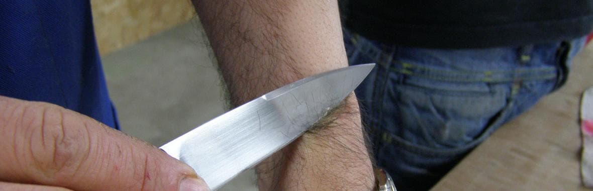 Technique] Aiguiser un couteau à la pierre 