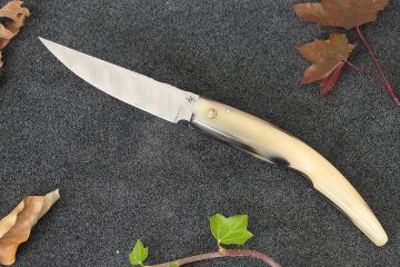 Couteau capucin damas inox Le Plantaurel manche corne jaspée blonde