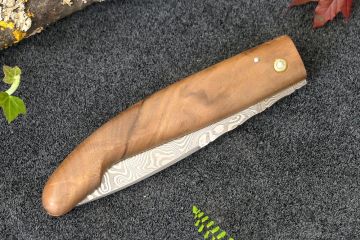 Couteau capucin ariégeois le Berger damas carbone ronce de noyer