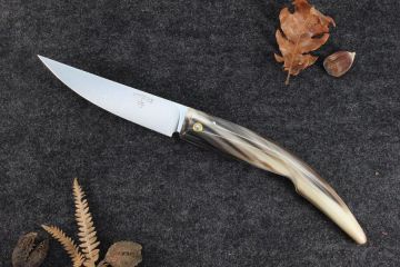 Couteau capucin Ariégeois Le Plantaurel corne jaspée foncée acier 12c27