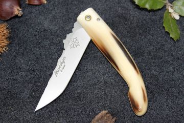 Couteau cathare Montségur profil croix Occitane corne jaspée blonde 12c27
