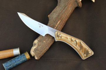 Couteau de chasse artisanal skinner acier mox27co corne de bélier