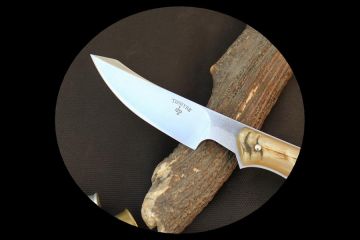 Couteau de chasse artisanal skinner acier mox27co corne de bélier