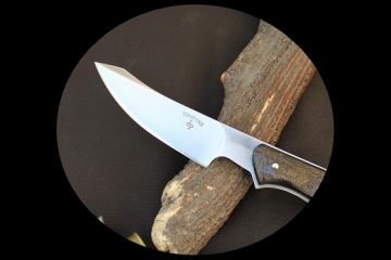 Couteau de chasse artisanal skinner acier mox27co corne de buffle