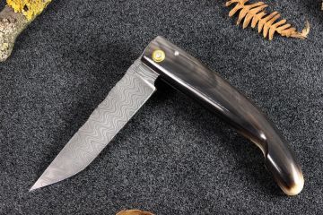 Couteau custom Montségur Prestige damas carbone corne marbré