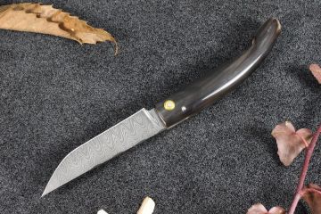 Couteau custom Montségur Prestige damas carbone corne marbré