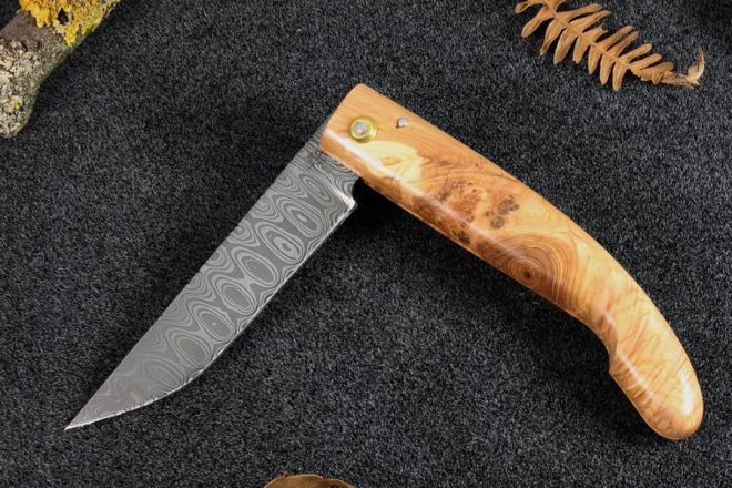 Couteau custom Montségur Prestige damas carbone loupe de cade