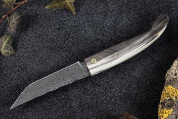 Couteau custom Montségur Prestige damas inox corne jaspée grise