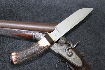 Couteau de chasse Le Trapu manche bois de cerf lame acier carbone