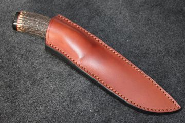 Couteau de chasse Le Trapu manche bois de cerf lame acier carbone