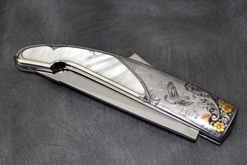 Couteau de collection Bécasse nacre gravure de Marc Fabre MOF