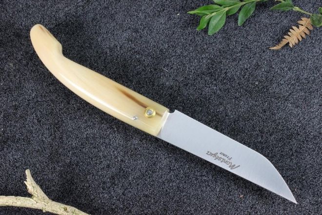 Couteau de poche traditionnel Montségur corne blonde acier carbone