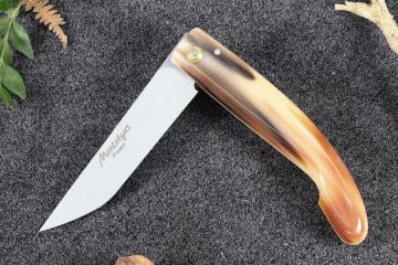 Couteau de poche traditionnel Montségur corne jaspée blonde acier xc75