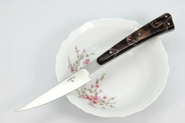 Couteau L\'As de table acier Alenox18cr acrylique marron filets blancs