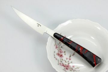 Couteau L'As de table acier Alenox18cr acrylique noir filets rouges