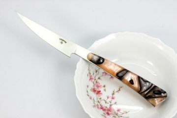 Couteau L'As de table acier Alenox18cr acrylique rose filets noirs