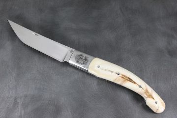 Couteau pliant Baroudeur 13cm ivoire phacochère gravure Marc Fabre (MOF)