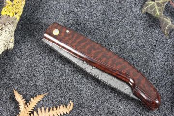Couteau lame damas carbone Le Berger manche amourette