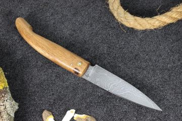 Couteau capucin ariégeois le Berger damas carbone vieux chêne