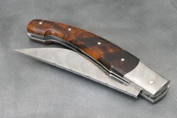 Couteau de luxe Baroudeur lame et mitres damas inox, ronce bois de fer d\'Arizona