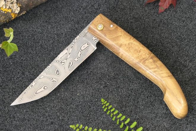 Couteau custom Montségur Prestige damas carbone loupe d\'acacia