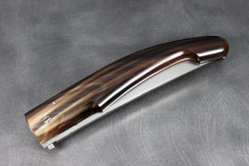 Couteau pliant Baroudeur corne marbrée lame acier inox Böhler