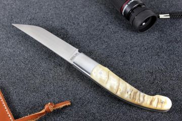 Couteau pliant Baroudeur lame RWL34 manche corne de bélier blonde