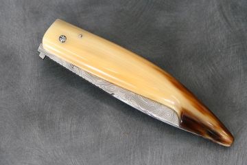 Couteau pliant Berger corne jaspée acier damas inox