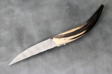 Couteau pliant Plantaurel corne jaspée lame acier damas inox