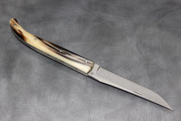 Couteau pliant design Laguiole corne jaspée acier damas inox