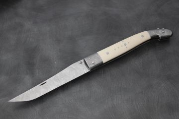 Couteau pliant design Laguiole ivoire lame et mitres en acier damas inox