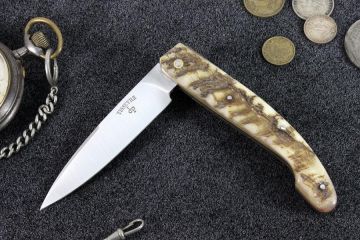 Couteau de poche artisanal Peyrecave acier carbone xc75 corne bélier
