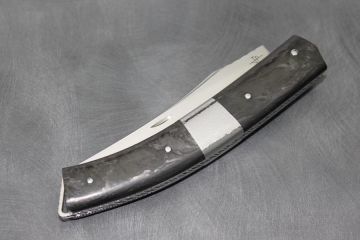 Couteau pliant Le Paratge manche fibre de carbone lame acier inox RWL34
