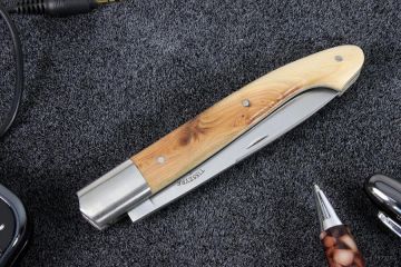 Couteau pliant Pyrène 11 cm lame 12c27 manche bois de cade