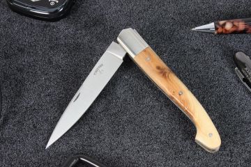 Couteau pliant Pyrène 11 cm lame 12c27 manche bois de cade