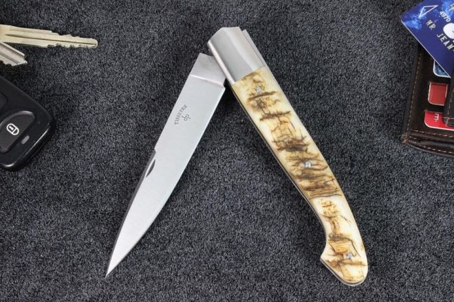 Couteau pliant Pyrène 13 cm lame 12c27 manche corne de bélier