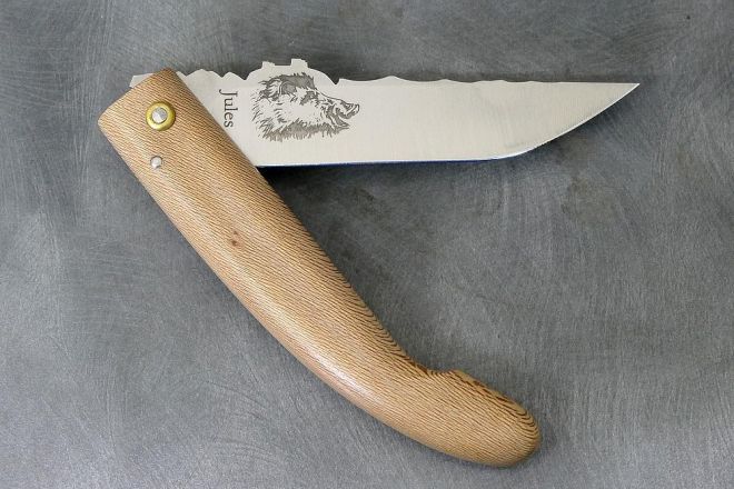 1 Marquage laser personnalisé sur couteau Chronopost