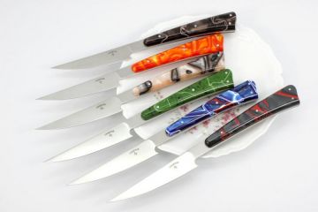 Coffret de 6 couteaux \"As de table\" acrylique couleurs au choix