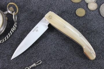 Couteau de poche pliant Peyrecave acier 12c27 corne blonde