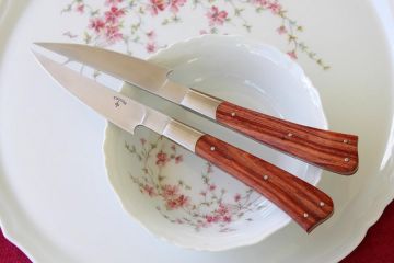 Duo couteaux "As de table" bois de rose acier Alenox18cr