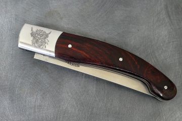 2 Marquages laser personnalisés sur couteau