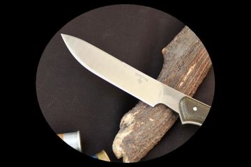 Couteau bushcraft artisanal acier mox27co manche micarta kaki