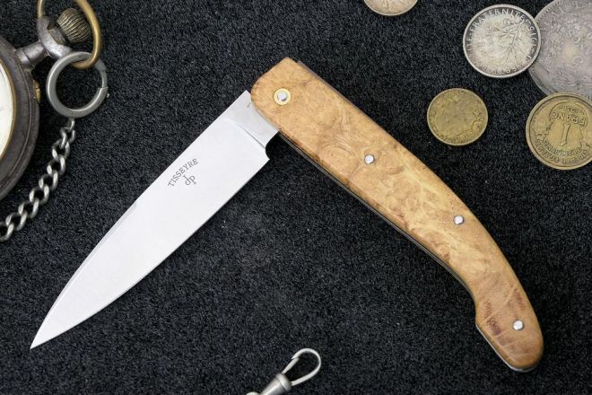 Couteau de poche artisanal Peyrecave acier carbone xc75 bois loupe d\'acacia