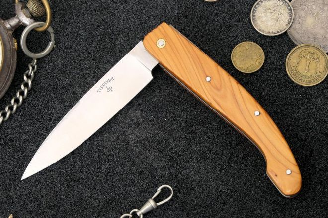 Couteau de poche artisanal Peyrecave acier inox 12c27 bois d\'if