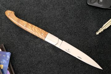 Couteau pliant Pyrène 13 cm lame 12c27 manche frêne stabilisé