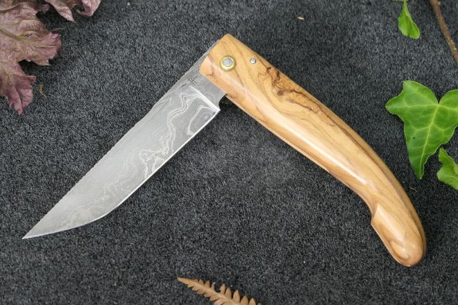 Couteau custom Montségur Prestige damas carbone ronce d\'olivier