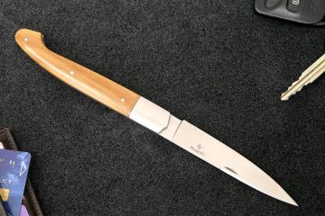 Couteau pliant Pyrène 13 cm lame XC75 manche abricotier