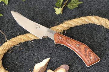 Couteau de chasse artisanal skinner acier mox27co saint-martin-rouge
