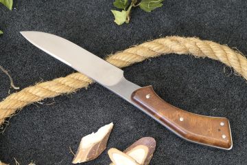 Couteau bushcraft artisanal acier mox27co manche chêne de ratelier